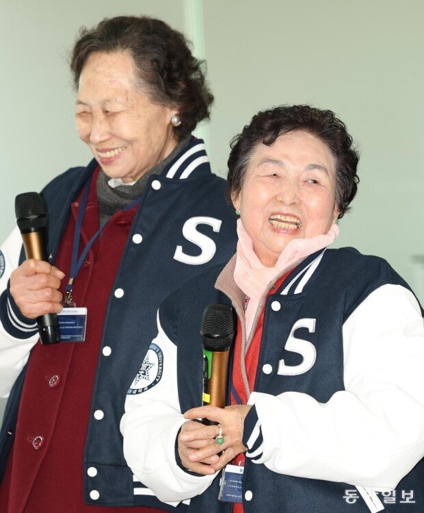 Grandmoms wear ‘gwajam’ as freshmen at university