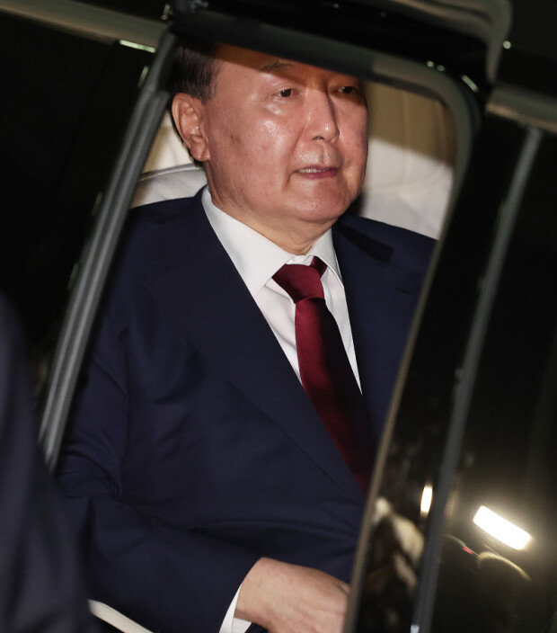 Special counsel questions former President Yoon over martial law case