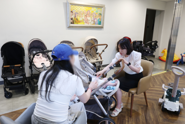 Anonymous birth system helps teen moms choose life