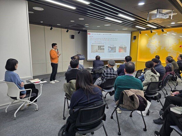 Dr. Park introduce his technology at the Innovative Medicine Salon in Daejeon / source=Neumous