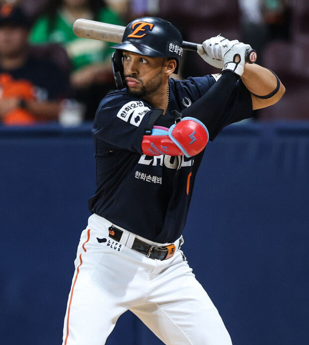 Liberato powers Hanwha Eagles\