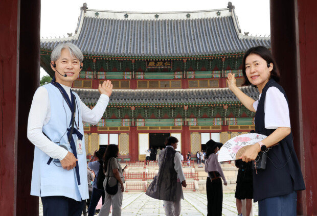 Changdeokgung docents bring Korean history to life