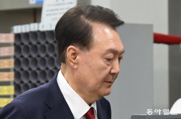 Court orders Yoon to pay martial law damages