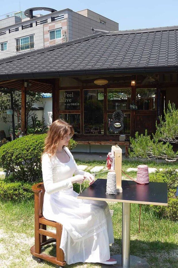 Art Stay program allows aspiring and established artists to stay at Villa Oasis for a set period, enabling them to experience a variety of cultural activities