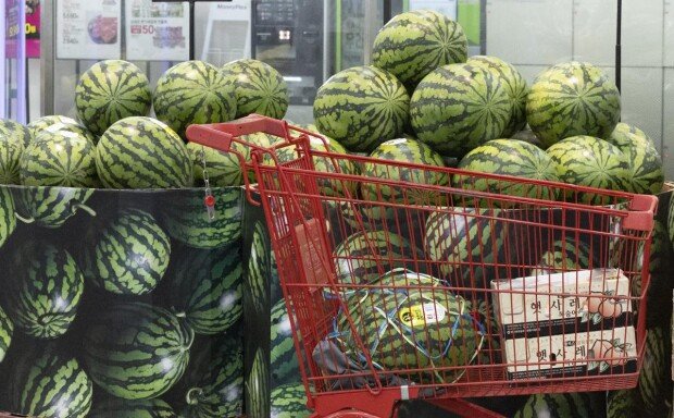 Heatwave drives up food prices, power demand