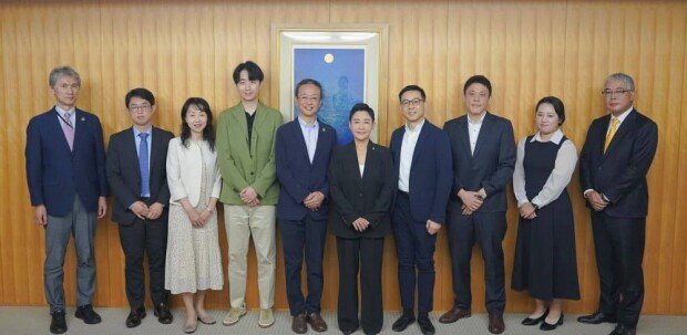 Lawmaker Jae-won Kim (sixth from left) with officials from KOMCA and JASRAC / source=KOMCA