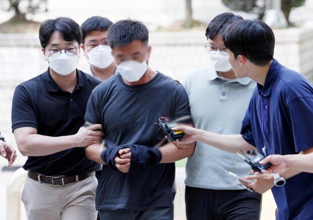 Police arrest 18 in billion-won personal data hacking case