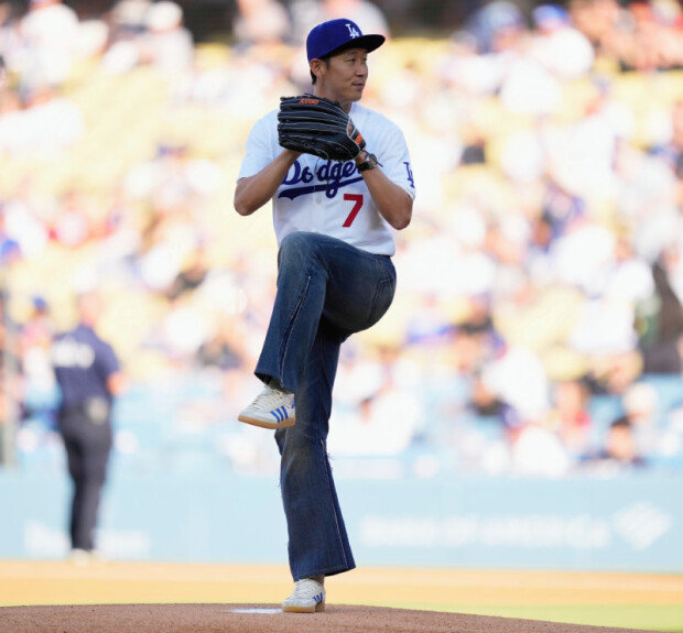Son throws perfect ceremonial first pitch at Dodgers Game