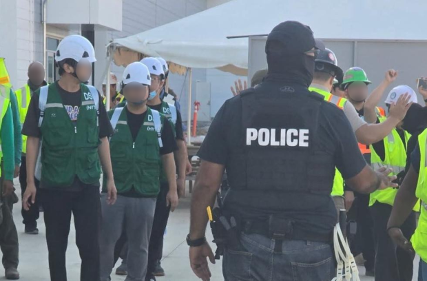 475 arrested in U.S. raid at Hyundai-LG site