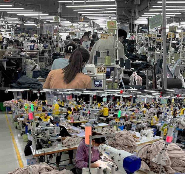 Before (top) and after applying Monolog at a large Vietnamese garment factory. Monolog enables visualization of worker productivity. / Source=SIJE