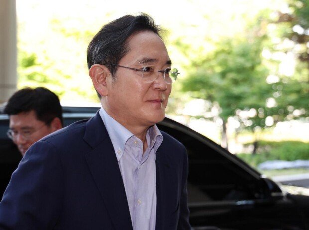 Samsung Heir Enlists in Navy, Drops U.S. Citizenship