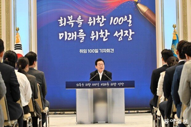 Lee Urges Patience amid Cold North Korea Relations