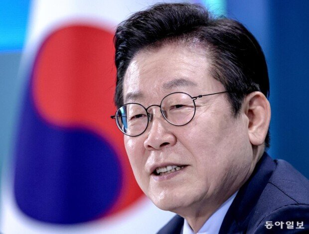 President Lee Jae-myung approval rating drops slightly