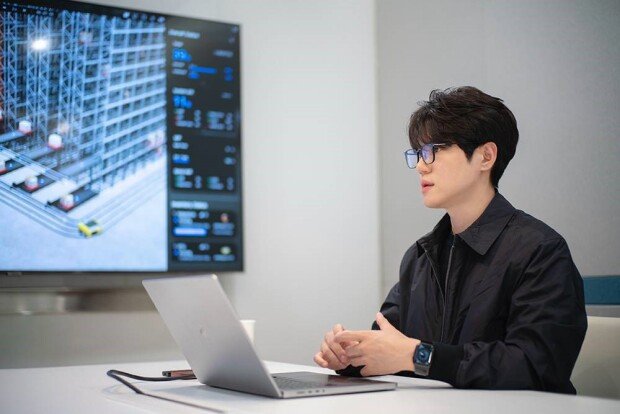 Choi founded VISION SPACE after recognizing opportunities to digitalize factories, logistics, and industrial operations / Source=IT dongA