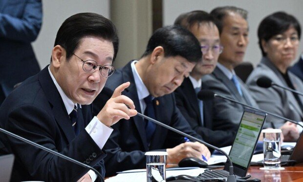 Lee Criticizes Prosecution, Plans Criminal Procedure Reform