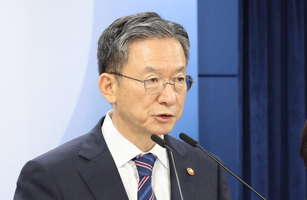 Justice minister Jung calls Yoon’s bail bid ‘shameless’