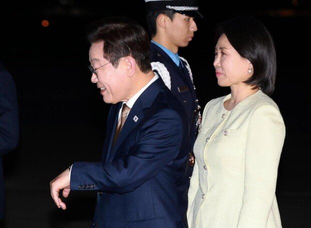 Lee begins summit week with Trump in Gyeongju