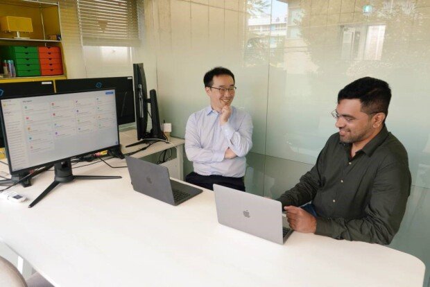 Lee and Indian CTO Hanish Keloth are in conversation / source=IT dongA