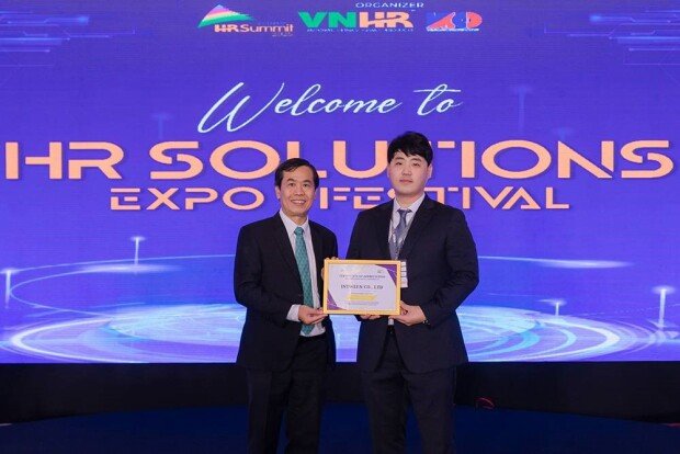Choi participated in the Vietnam HR Summit 2025, building a cooperative relationship with the Vietnam Human Resources Association. Left: Le Hong Phuc, VNHR Founder and Chairman / source=Intween
