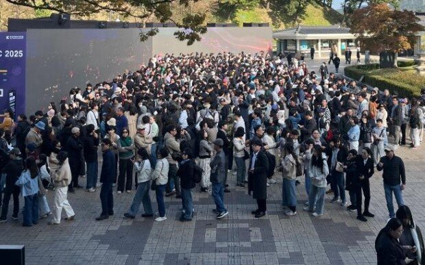 Crowds visit Gyeongju museum for Silla gold exhibition