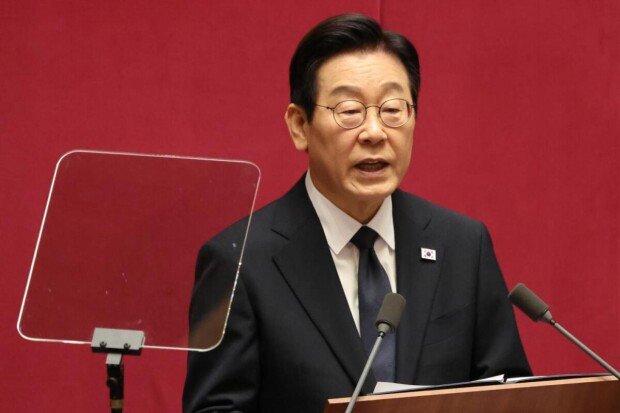 Lee credits APEC talks for boost to trade, defense ties