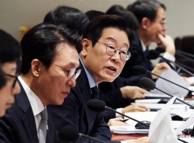 Lee orders comprehensive review of martial law involvement