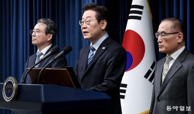 U.S. approves South Korea nuclear submarines, cuts tariffs