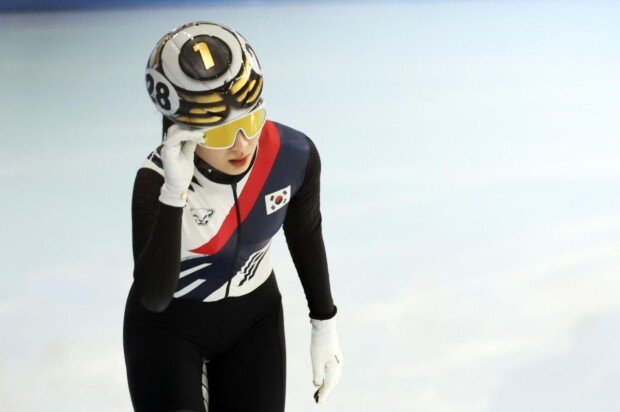 Kim Gil-li wins two golds to start season