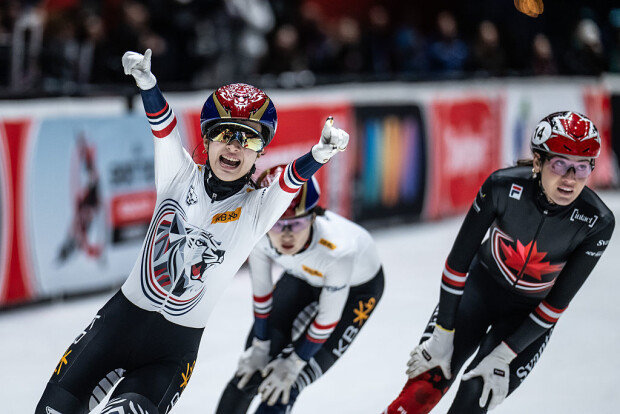 Korean skaters capture two golds at World Tour