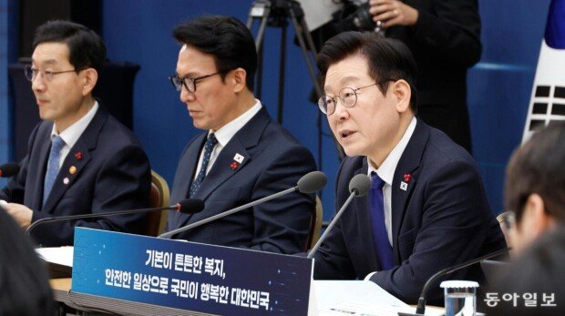 Lee urges review of coverage for hair loss