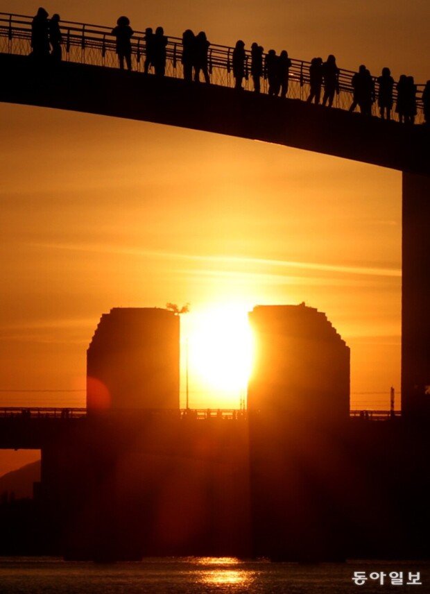 Large crowds ring in New Year in Seoul