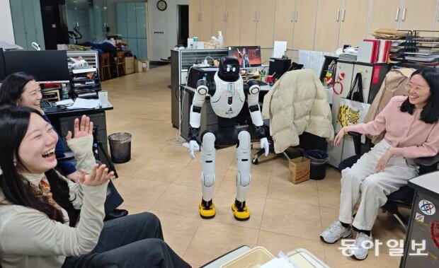 China’s humanoid robot rentals shift from novelty to service