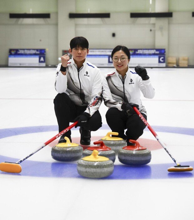 Korean pair opens curling at 2026 Olympics