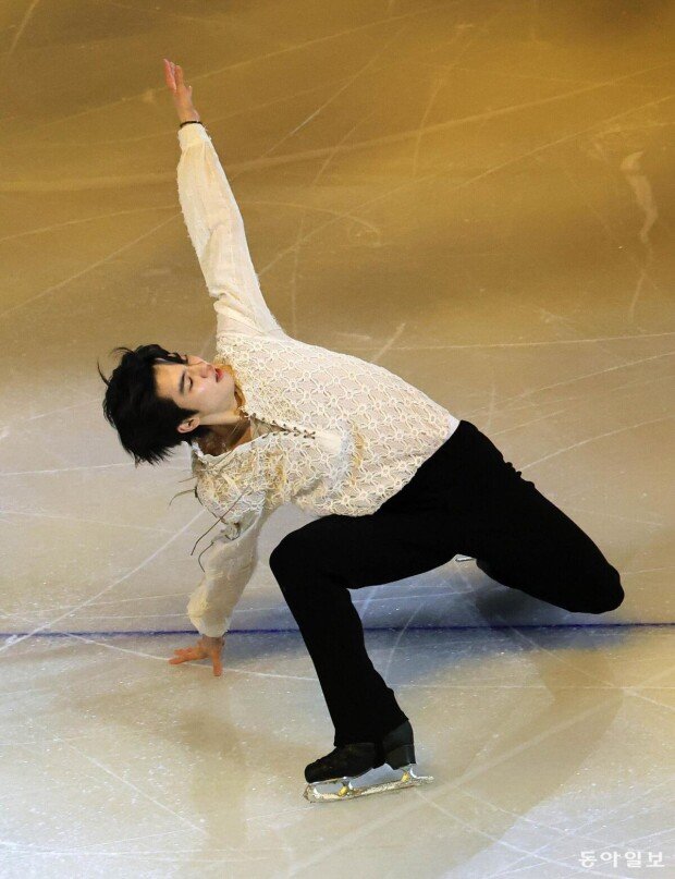 Korean skaters shine at Milan gala