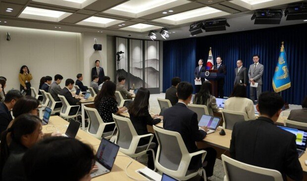 Tariff ruling delays South Korea-US security talks
