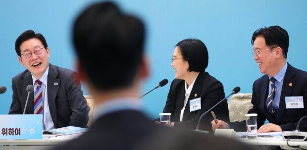 Lee calls for fair markets to support SMEs