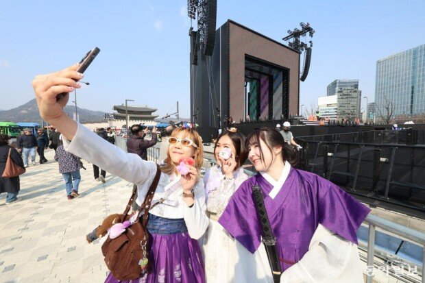 BTS stages comeback concert at Gwanghwamun