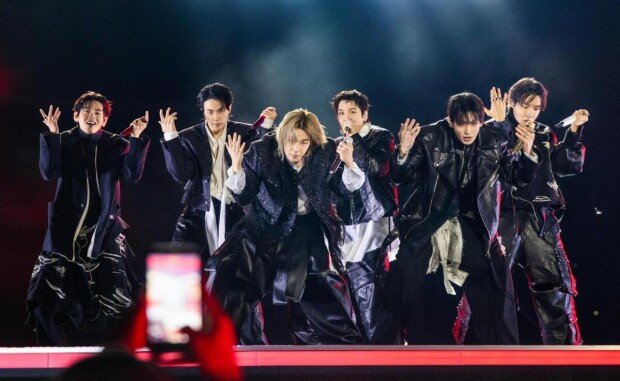BTS blends tradition and pop at Gwanghwamun
