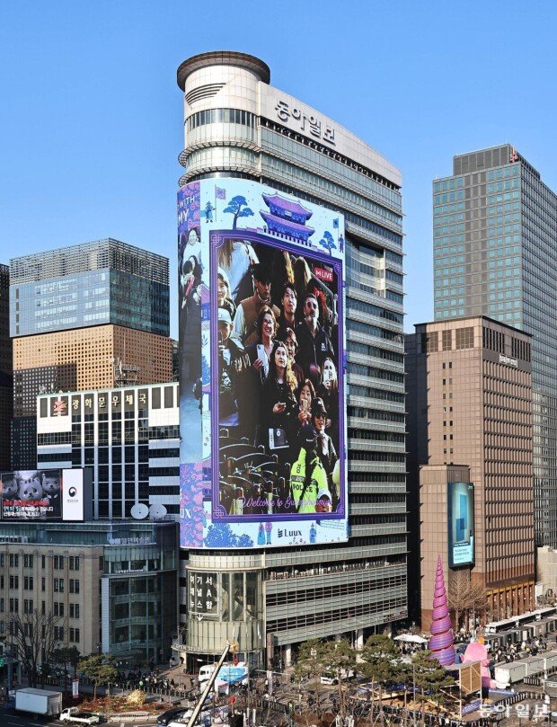 BTS comBTS comeback turns Seoul square into global stageeback transforms Seoul square into live stage