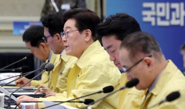 Lee stresses self-reliance in defense strategy
