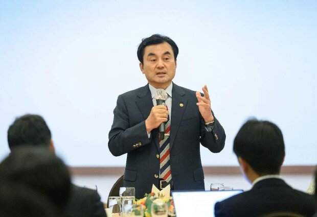 South Korea plans major cut to frontline troops