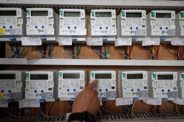 Wholesale power prices surge, heightening bill concerns