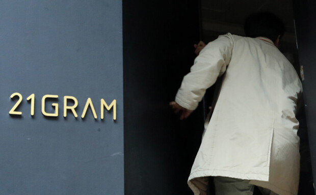 Probe targets no-bid presidential residence contract