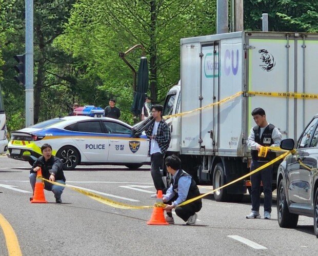 Truck hits protesters in Jinju, killing one, injuring two