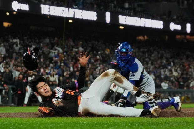 Korean duo deliver in first MLB matchup