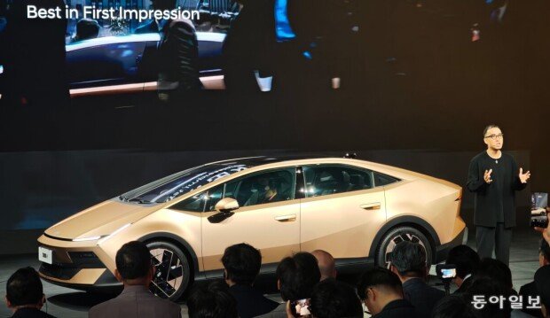 Chinese EV makers lead Beijing auto show