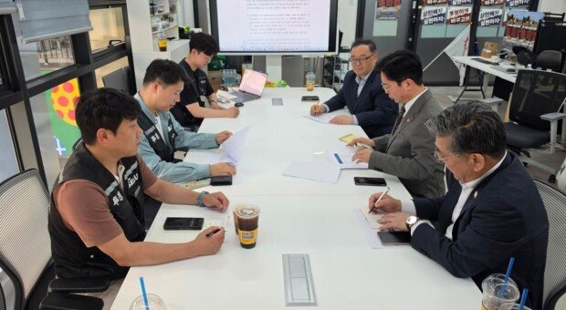 Seoul urges talks as Samsung strike risks grow
