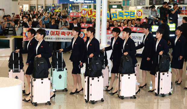 North Korean women’s football team arrives in Incheon