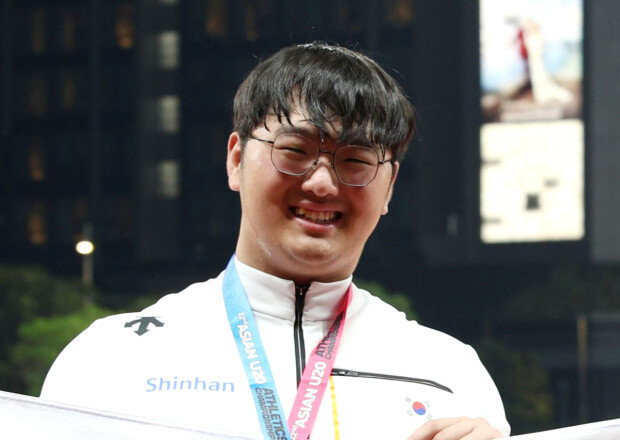 Park Si-hoon sets Asian U-20 record