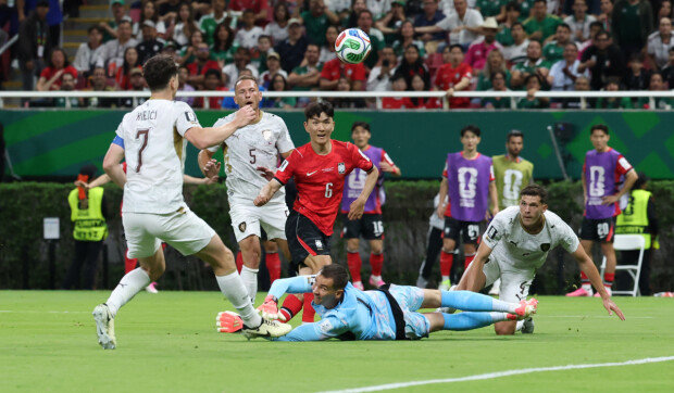 Hwang leads South Korea comeback win